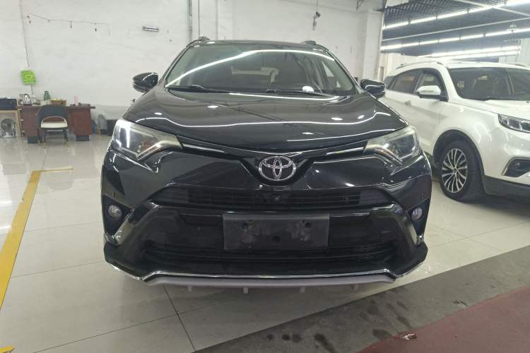 Used Toyota RAV4 2016 2.0L CVT Two-Wheel Drive Fashion Edition China V Standard
