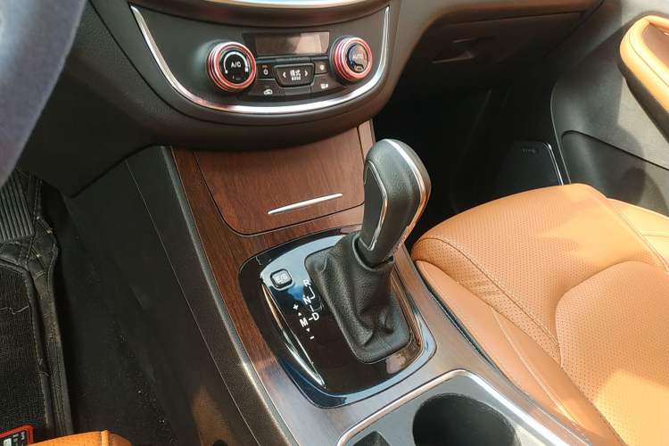 Used Baojun 560 2017 Rhythmic Edition 1.8L iAMT Prestige Model
