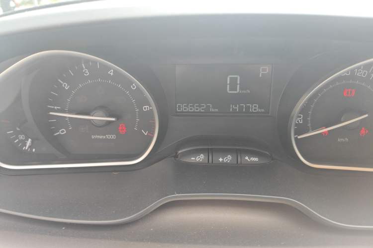 Used Peugeot 2008 2014 1.6L Automatic Fashion Edition
