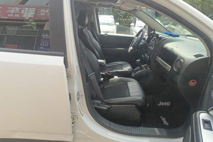 Used  Compass 2014 Revised Version 2.4L Four-Wheel Drive Comfort Edition
