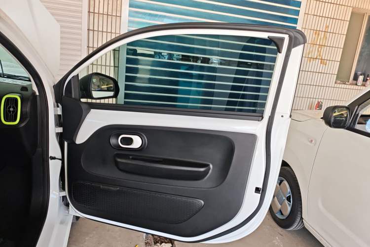 Used Roewe Clever 2021 302 km New Four-Seater Super-Efficient Version
