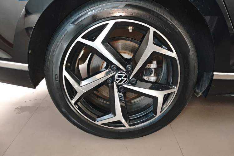 Used Volkswagen Magotan 2023 2 Million Units Commemorative Edition 330TSI DSG Luxury Version
