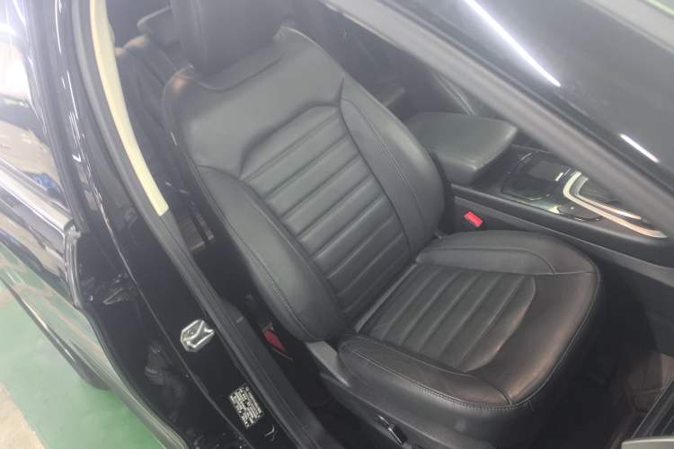 Used Ford Edge 2018 Facelifted EcoBoost 245 Two-Wheel-Drive Platinum Edition 5 Seats China V Emission Standard
