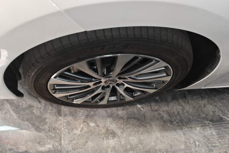 Used Lexus ES 2020 300h Deluxe Edition
