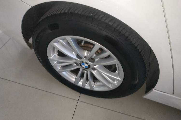 Used BMW 3 Series 2015 320Li Luxury Edition Fashion Model
