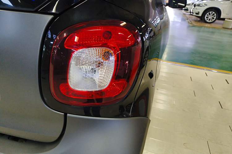 Used  fortwo 2019 0.9T 66kW Hardtop Wind Power Edition China VI
