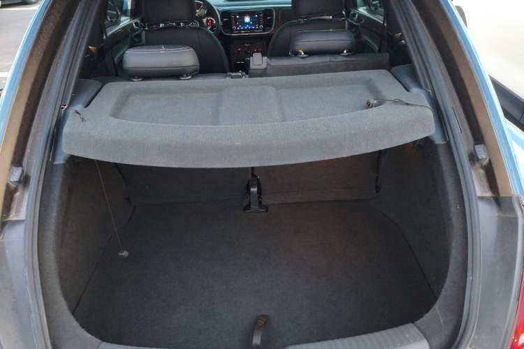 Used Volkswagen Beetle 2015 180TSI model
