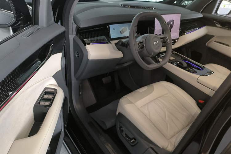 Used Zeekr 009 2024 Six-Seat Executive Version 4WD 108 kWh
