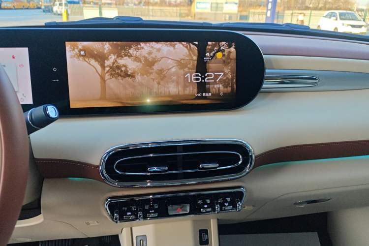 Used ORA Ballet Cat 2022 401 km Nutcracker Edition
