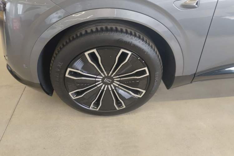 Used  07 2024 Max Extended-Range Edition