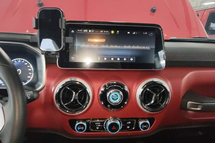 Used  BJ40 2020 2.0T Automatic Four-Wheel Drive Urban Hunter Edition Chivalrous Type
