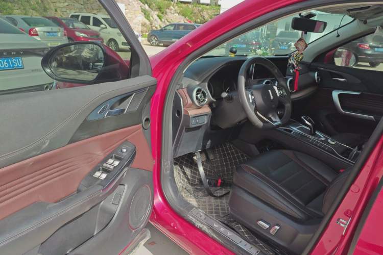 Used Wey VV5 2021 1.5T Two-Wheel Drive Color Pioneer
