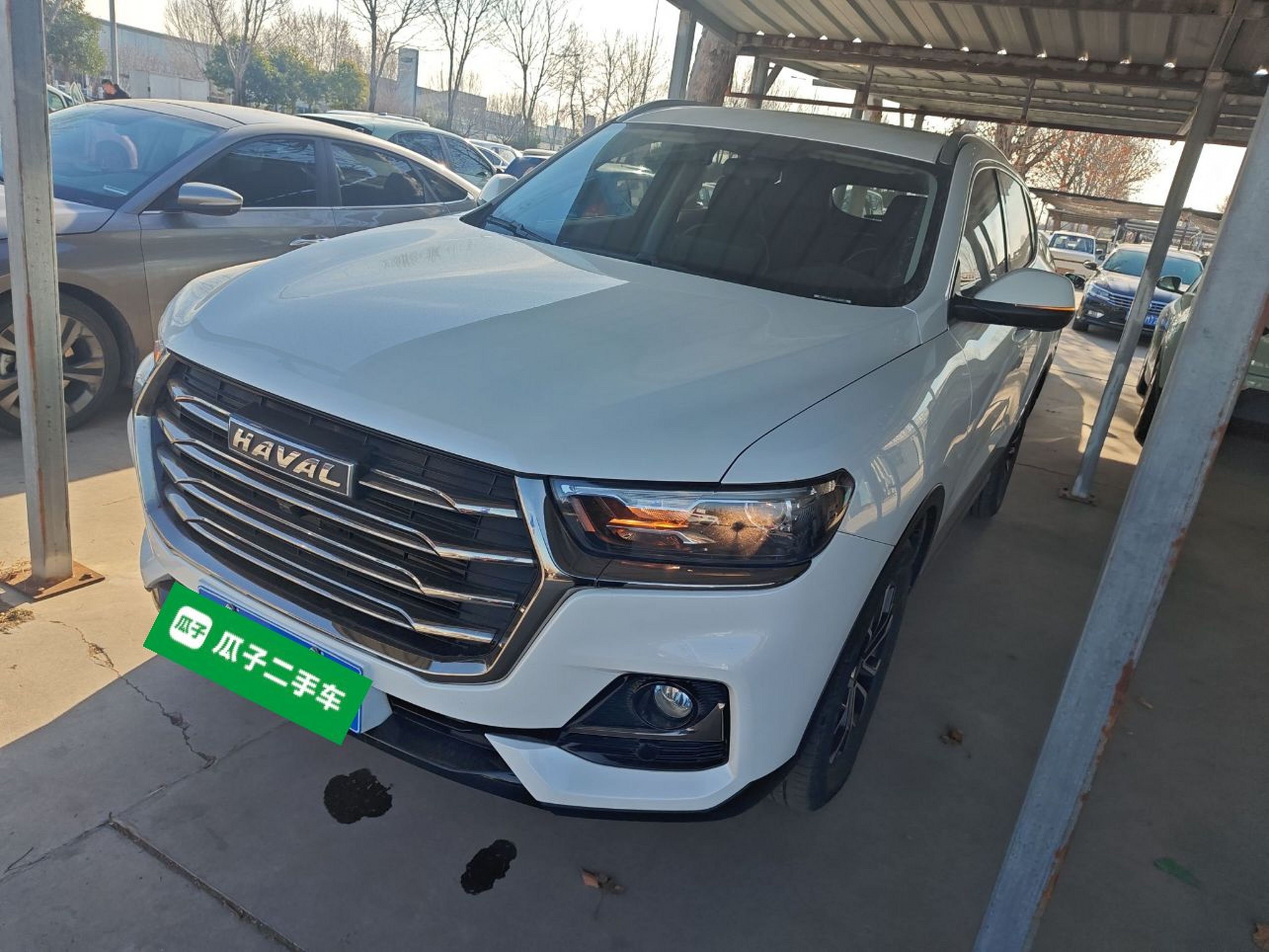 Под передней частью автомобиля