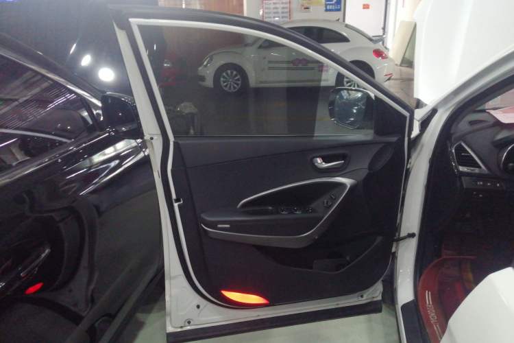 Used Hyundai Santa Fe 2013 2.4L Automatic Two-Wheel Drive Smart Version
