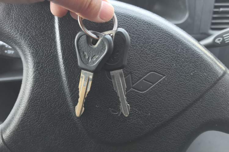 Used Wuling Zhiguang 2020 1.2L Van Utility Model China VI Emission Standard 2 Seats LSI
