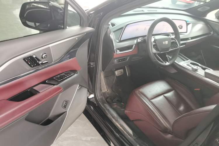 Used Cadillac XT5 2025 2.0T Platinum Edition
