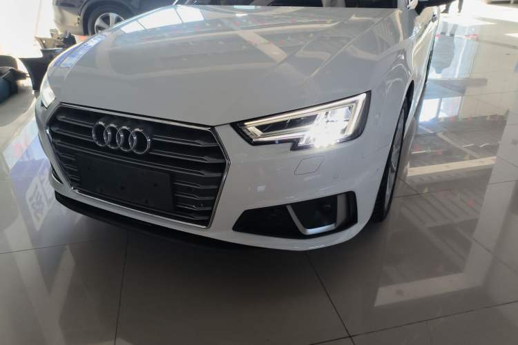 Used Audi A4L 2019 40 TFSI Fashion Version China V