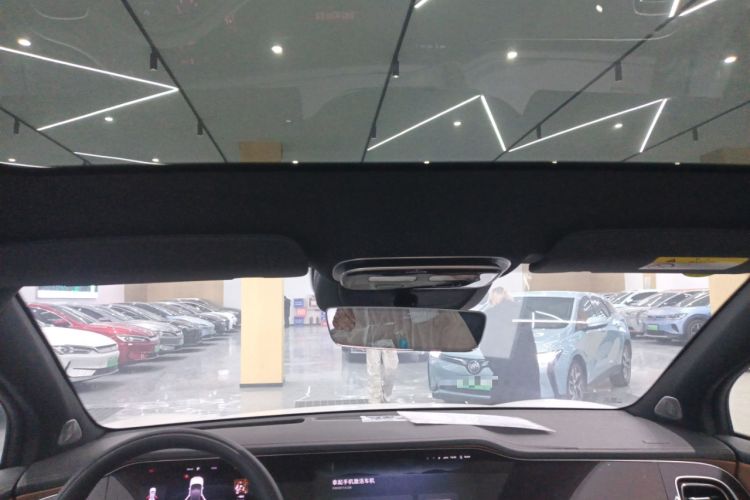 Used  R7 2025 Advanced Edition