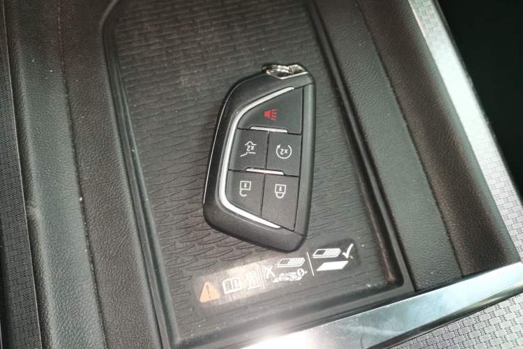 Used Cadillac XT5 2025 2.0T Platinum Edition
