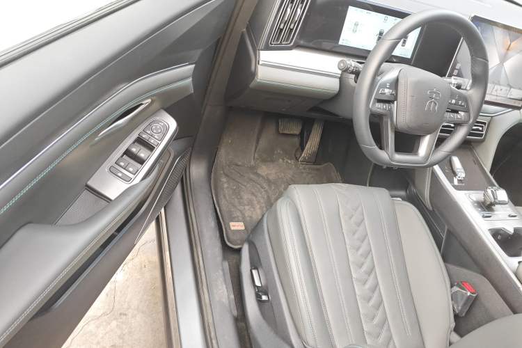 Used BYD Song L DM-i 2025 Intelligent Driving Version 160 km Beyond-Range Type
