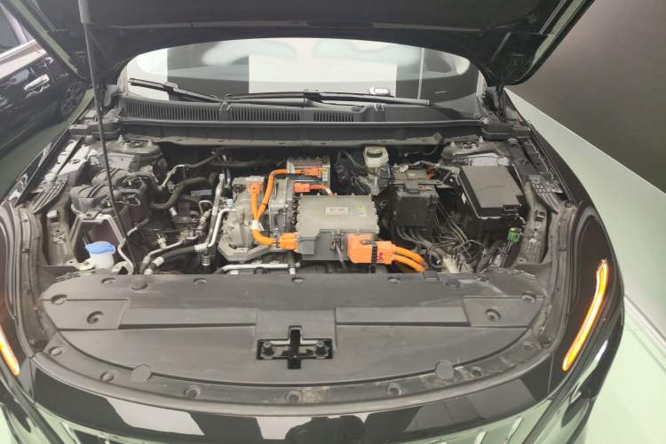 Used Hongqi E-QM5 2023 Base Travel Edition
