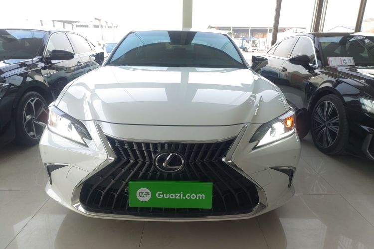 Used Lexus ES 2023 200 Excellence Edition
