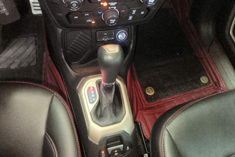 Used  Renegade 2018 Connected Large Screen Version 180T Automatic High-Energy Edition