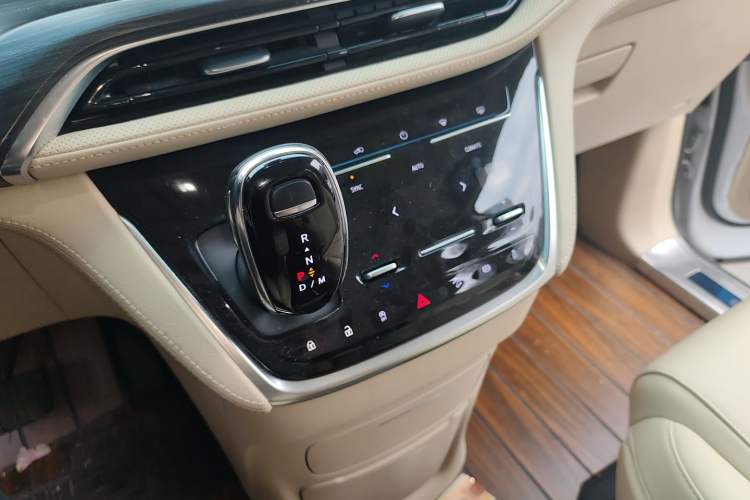 Used Buick GL8 2023 ES Lu Zun Deluxe Model
