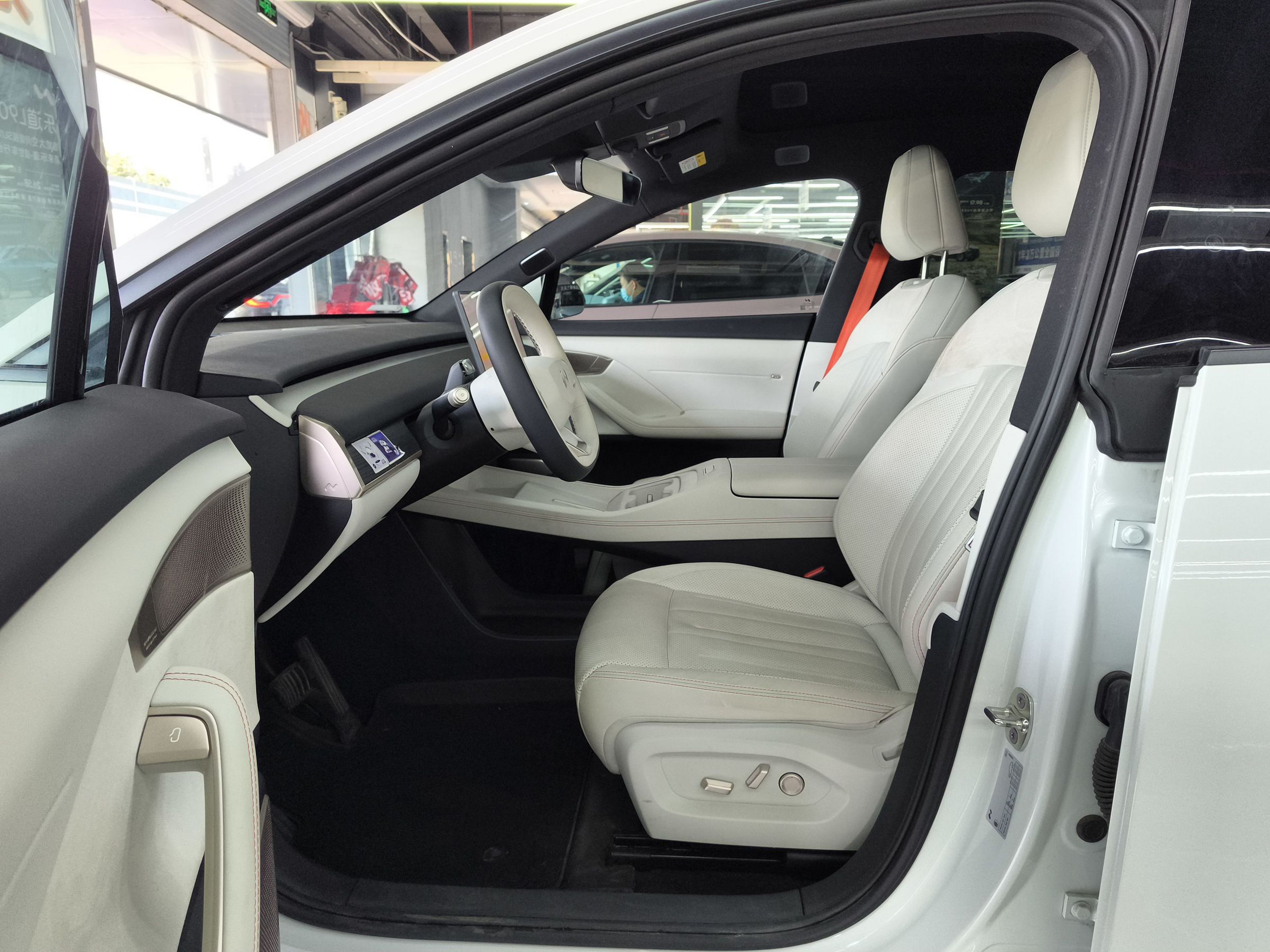 Переднее сиденье в автомобиле