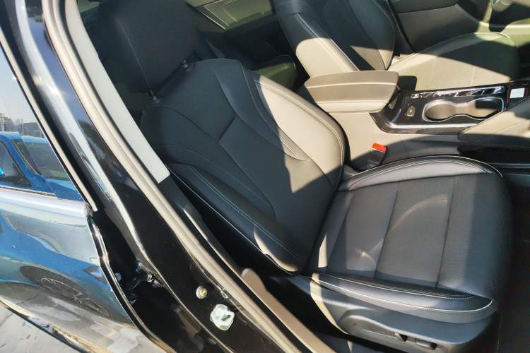 Used Buick Envision 2023 Encore S 552T Two-Wheel Drive Luxury Model
