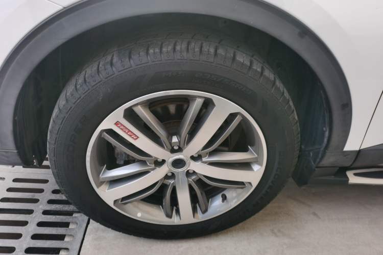 Used Haval H6 2017 Red Label 2.0T Automatic Two-Wheel Drive ZhiShang Model
