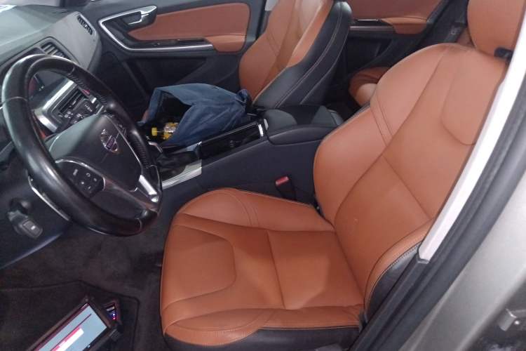 Used Volvo V60 2015 T5 Zhiya Edition