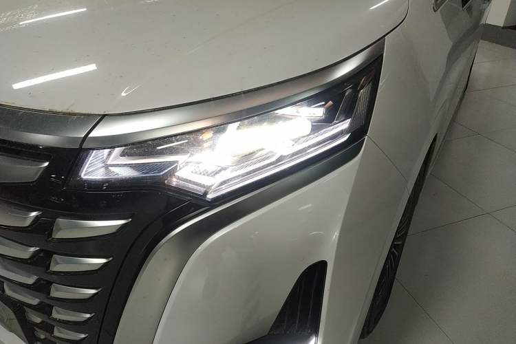 Used Denza D9 2022 DM-i 970 Four-Wheel Drive Prestige Model
