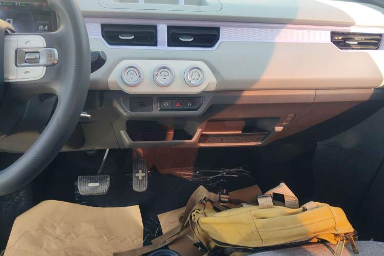 Used Chery QQ Ice Cream 2022 170km Sundae Phosphate Lithium-Ion
