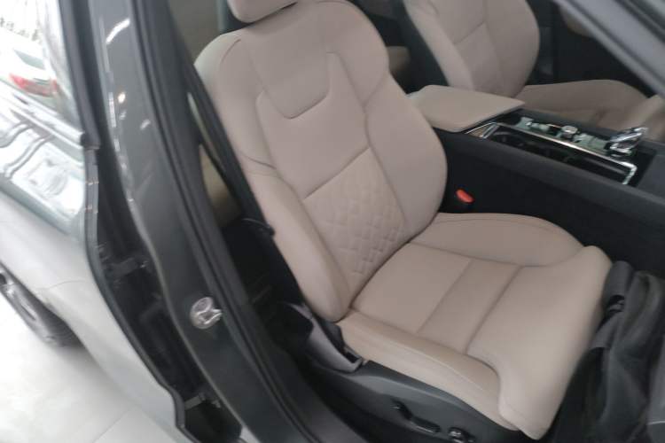 Used Volvo XC60 2026 B5 4x4 SmartDrive Sport Edition