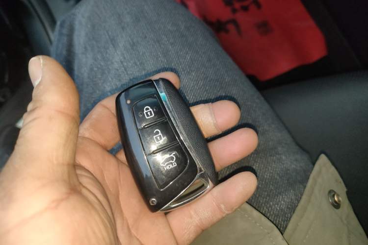 Used Hyundai Santa Fe 2015 2.0T Automatic All-Wheel Drive Smart Version 5 Seats