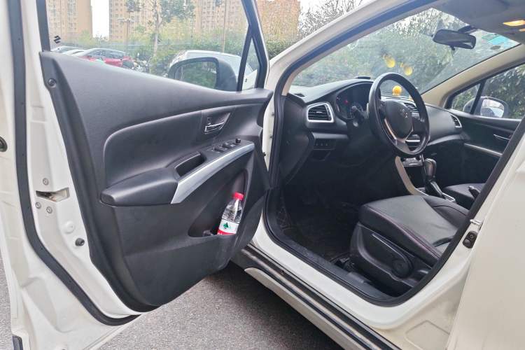 Used Suzuki S-Cross 2014 1.6L CVT Two-Wheel Drive Elite Version
