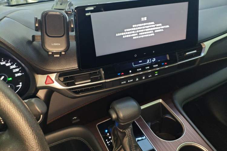 Used Toyota Granvia 2024 2.5L Hybrid Luxury Edition