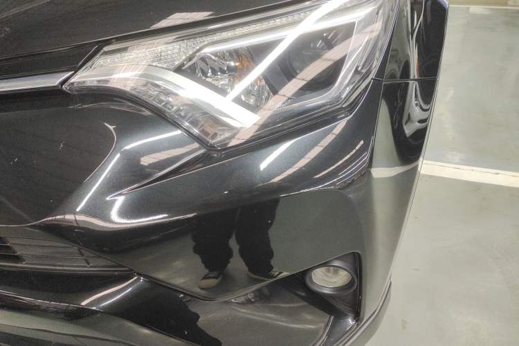 Used Toyota RAV4 2019 2.0L CVT Two-Wheel Drive Luxury Version China VI Standard
