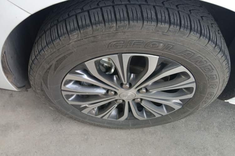 Used Buick GL8 2023 Facelifted Land Cruiser Executive Luxury Version