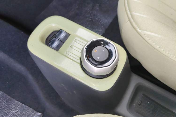 Used Geely Galaxy Panda 2023 Panda Mini 200km Endurance Bear
