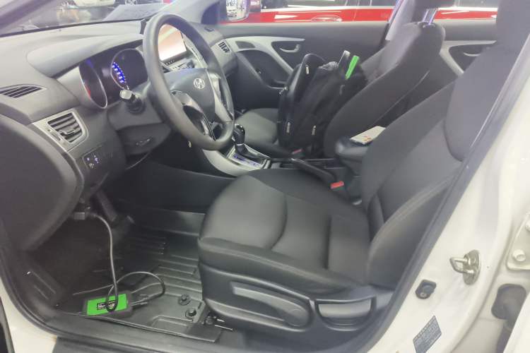 Used Hyundai Elantra (5th Generation / Langdong) 2016 1.6L Automatic Smart Version
