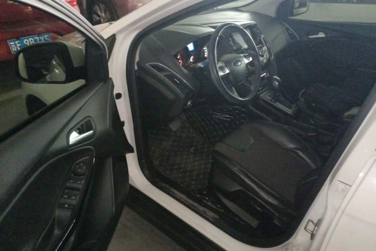 Used Ford Focus 2012 Hatchback 1.6L Automatic Fashion Edition
