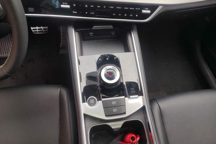 Used Kia Sportage (Chinese Domestic Model) 2025 2.0T Two-Wheel Drive Prestige Smart Edition
