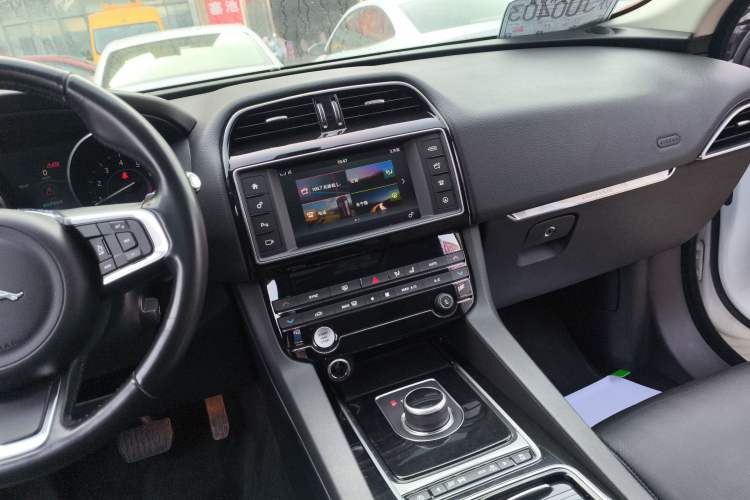 Used Jaguar F-PACE 2018 2.0T Two-Wheel Drive Urban Deluxe Edition
