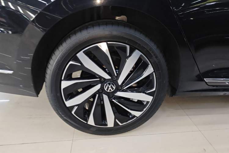 Used Volkswagen Passat 2024 380TSI Dragon Glory Edition
