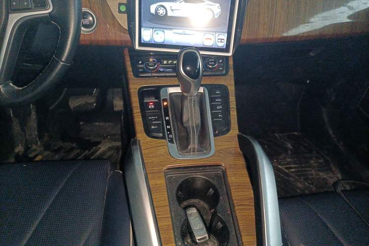 Used Geely Auto Emgrand X7 Sport 2018 1.8TD Automatic Two-Wheel Drive Smart Connect 4G Internet Edition
