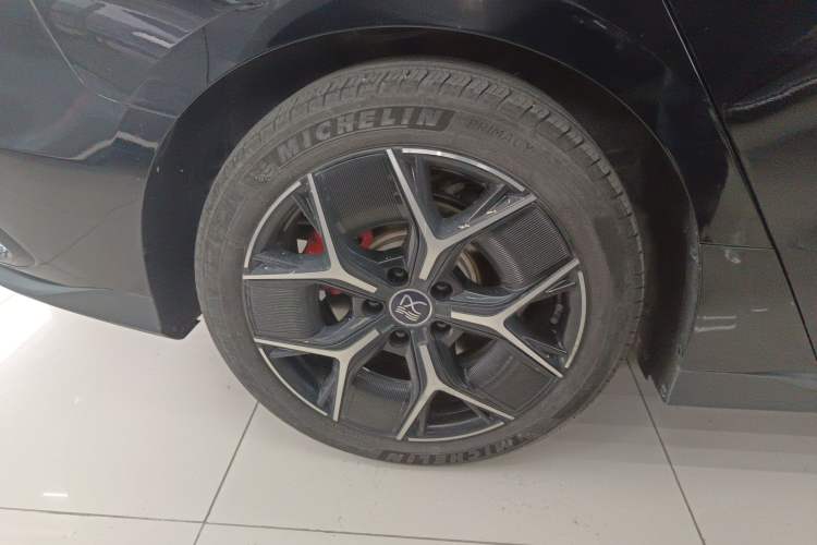 Used BYD Han 2024 EV Glory Edition 715KM Front-Wheel-Drive Flagship Model
