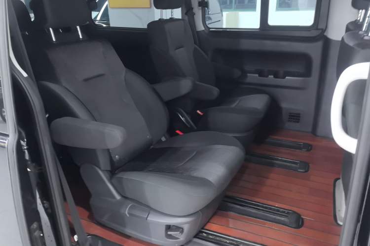 Used  M4 2019 Business Series 2.0L Manual - China VI Standard
