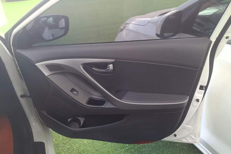 Used Hyundai Elantra 2015 1.6L Automatic Luxury Model
